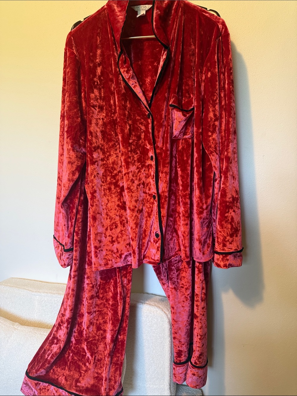 sofia vergara intimates pjs Crushed Velvet Two-Piece Pajama Set - Red - Picture 2 of 7